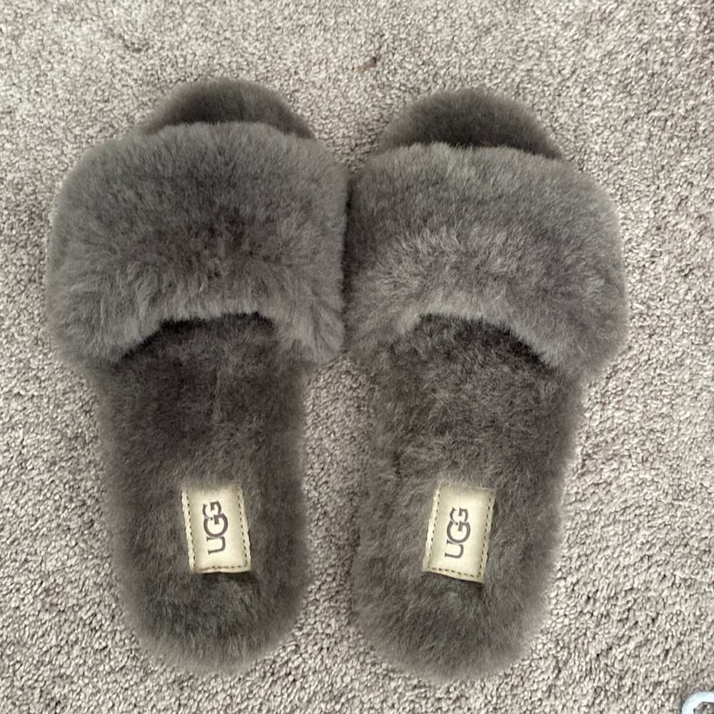Ugg slide slippers